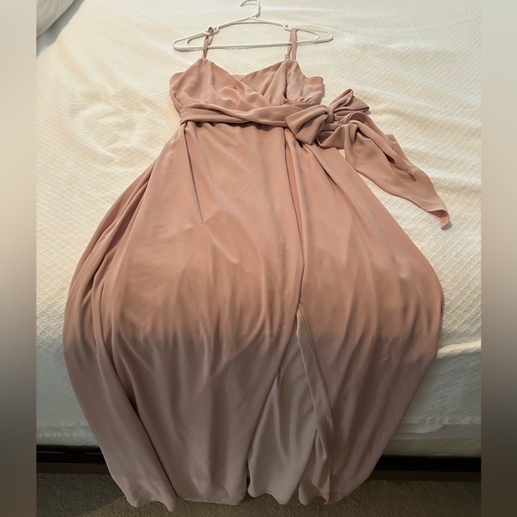 Show Me Your MuMu Wedding - Liz Maxi Bridesmaid Dress
Dusty Blush Crisp
Small - Picture 5 of 10